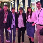 La experiencia en tiendas físicas compite contra la era digital en esta Navidad
